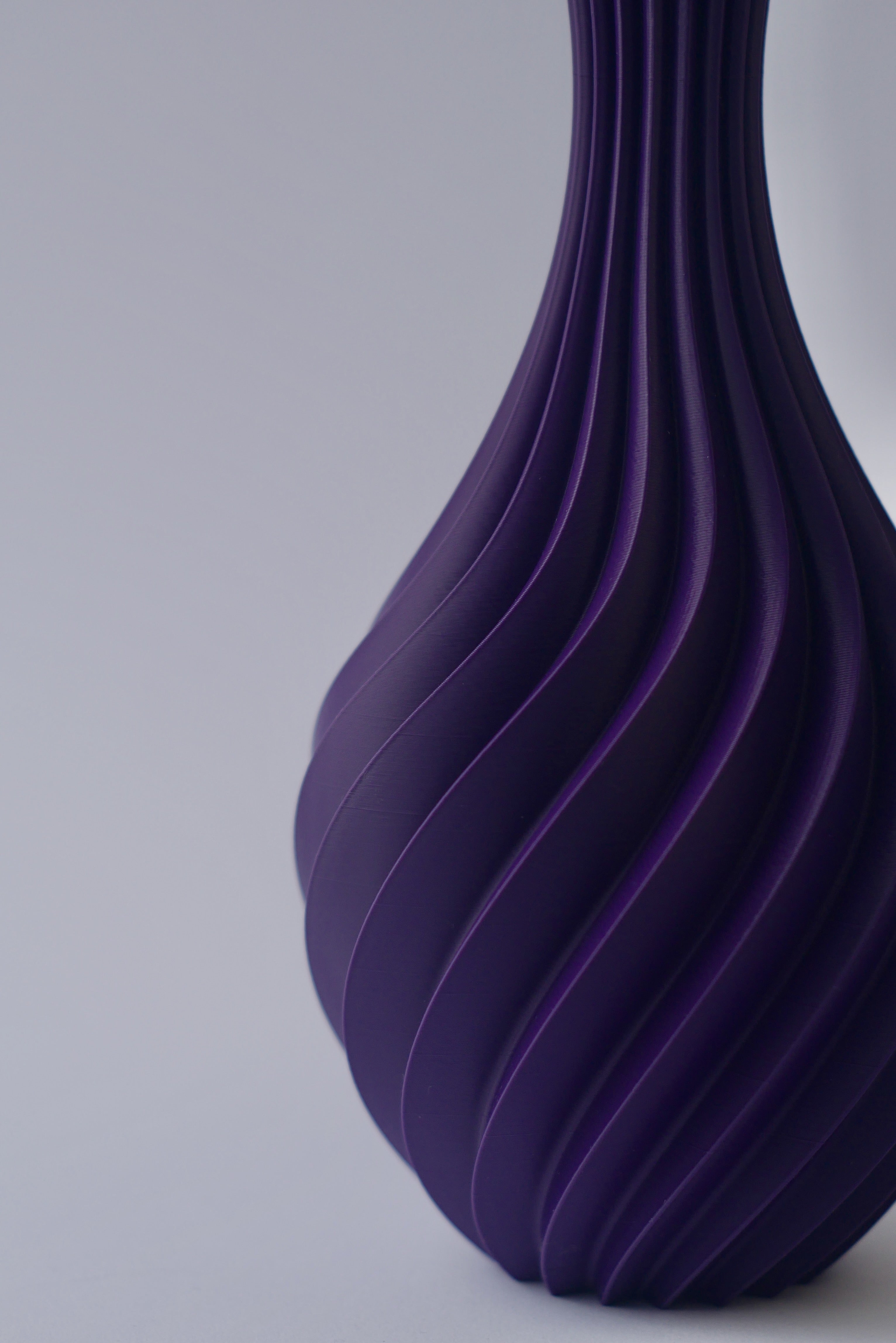 Vase: "Bris" in Samtlila